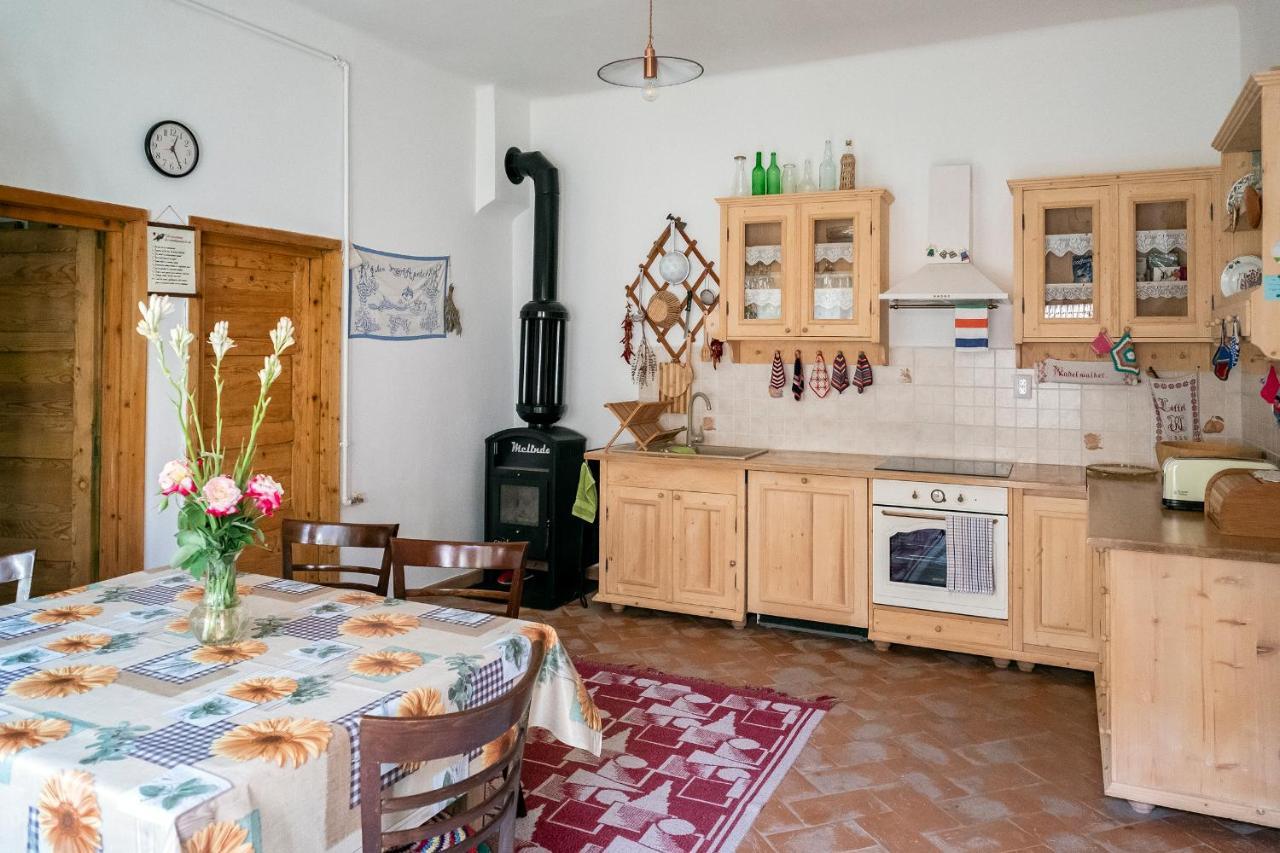 Villa Rihuini Eco Wine House Transylvania Richisu Bagian luar foto